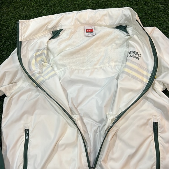 Women’s Throwback Nike Oregon Track Jacket - Picture 7 of 7
